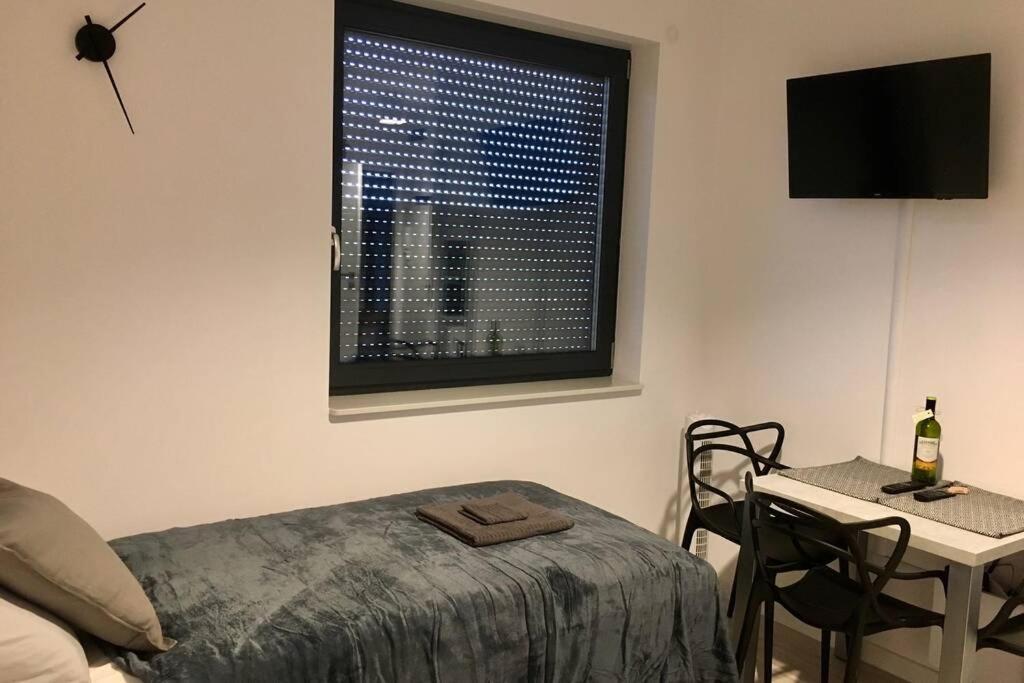 Apartament Fibra Brownie รืบนิค ภายนอก รูปภาพ
